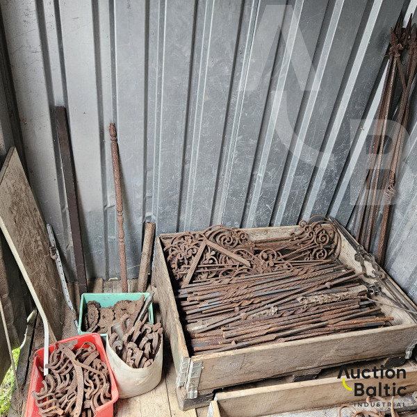 Forged metal pieces (Kaltinių metalo elementų likučiai)