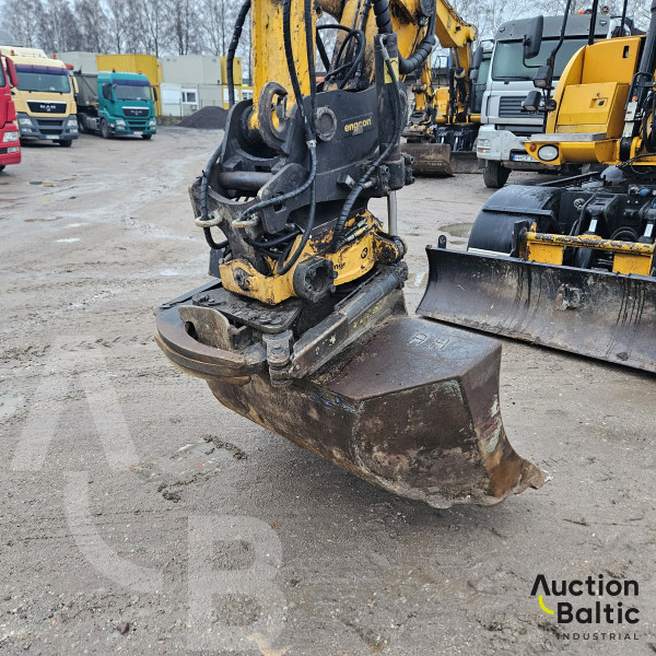 JCB JS 145 W