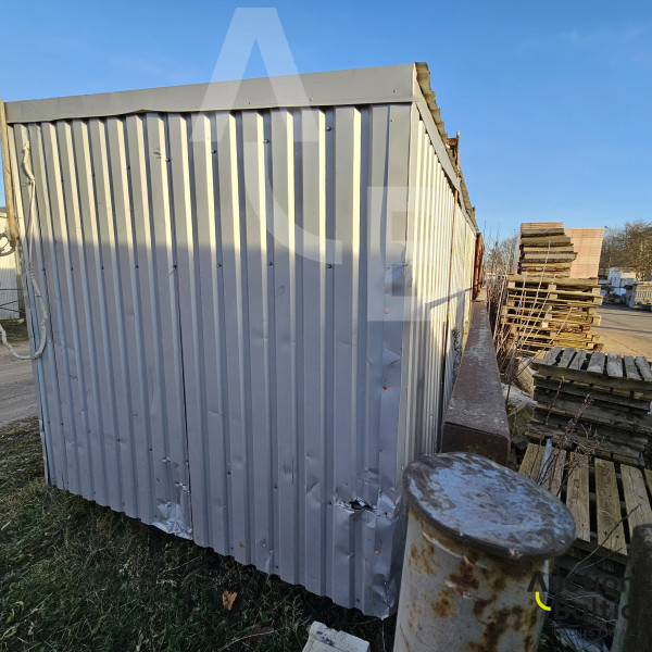 Container