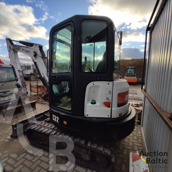 Bobcat E 32 EM