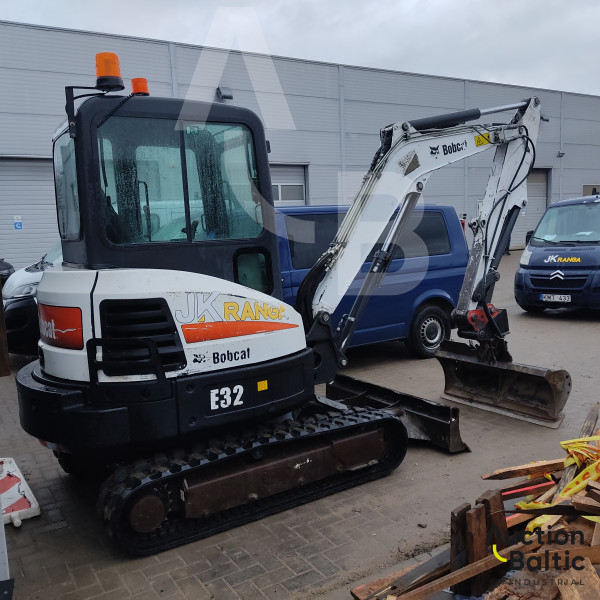 Bobcat E 32 EM