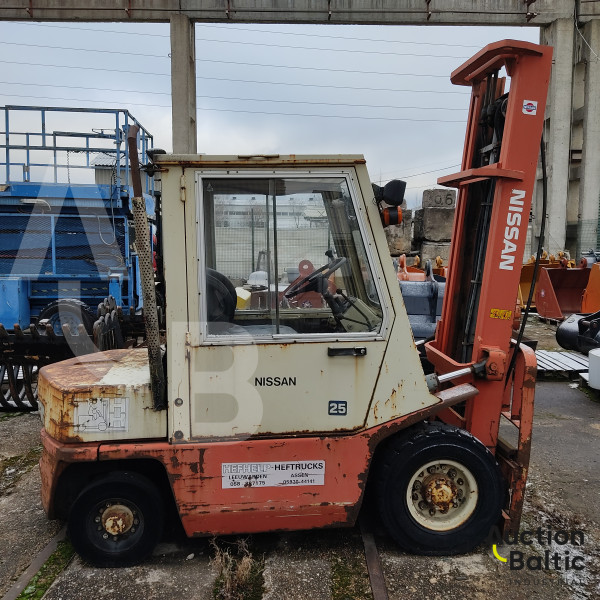 Nissan EF02A 25U