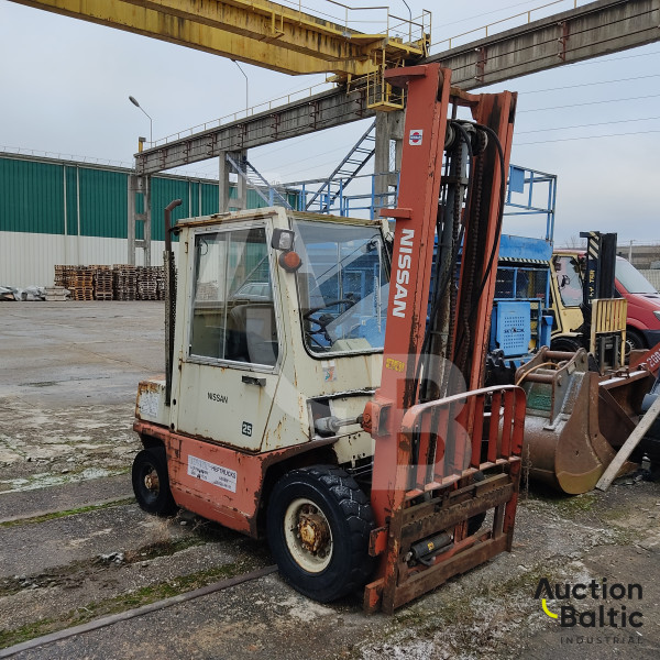 Nissan EF02A 25U