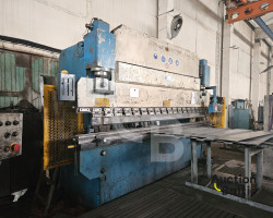 Metal bending machine