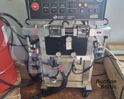 Polyurethane foam spraying machine