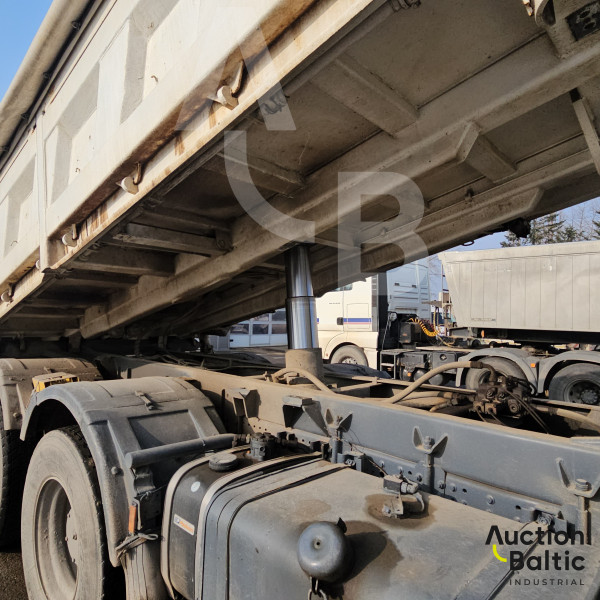 Iveco MP 440 E44