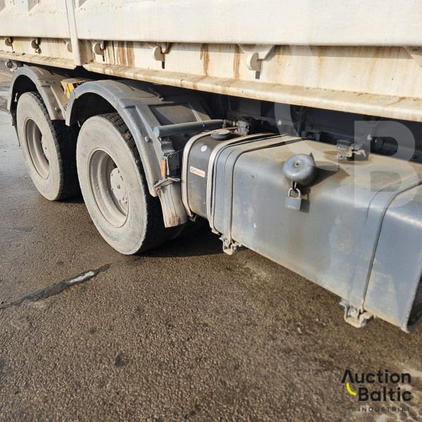 Iveco MP 440 E44