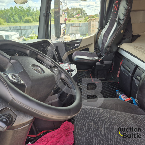 Mercedes-Benz Actros 1843