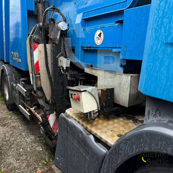 Scania with Sidepress
