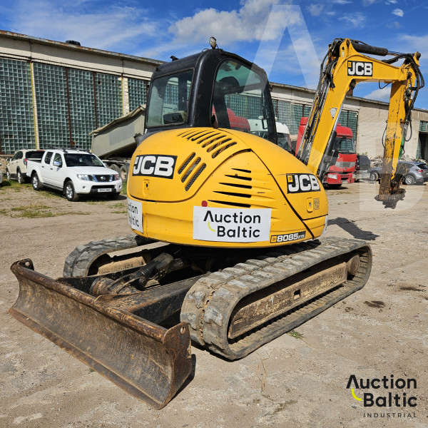 JCB 8085