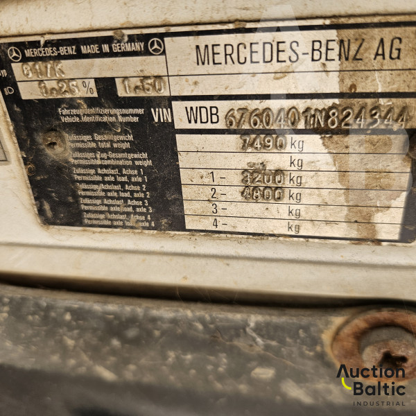 Mercedes-Benz 817