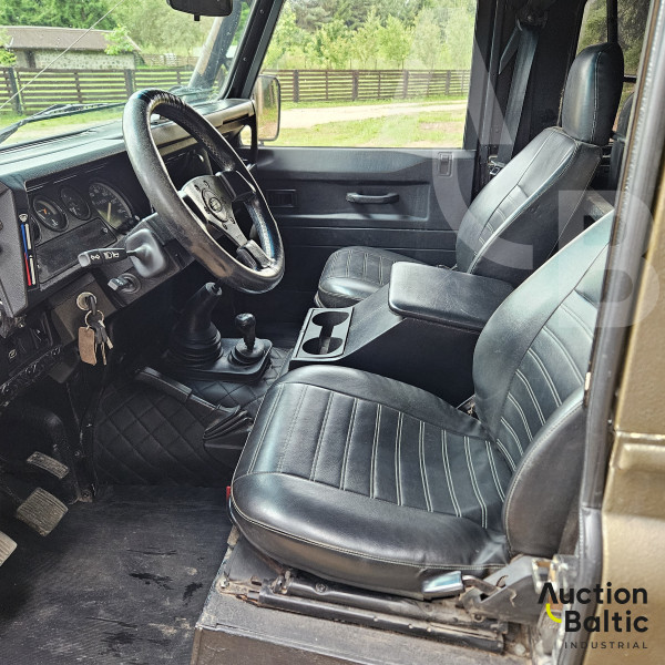 Land Rover Defender 90