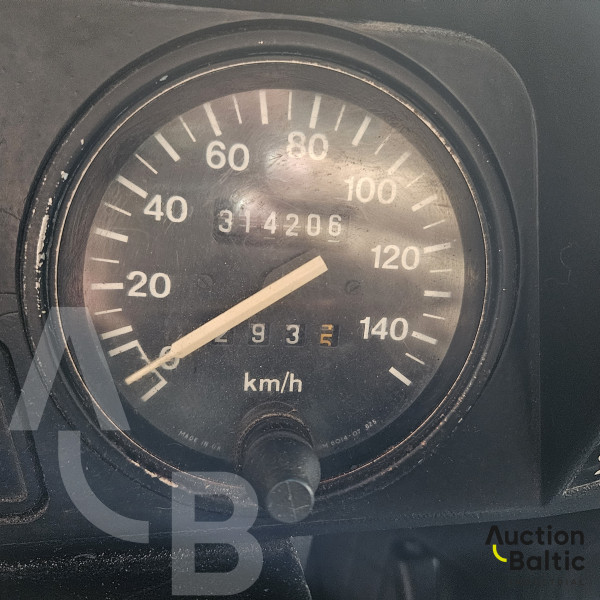 Land Rover Defender 90