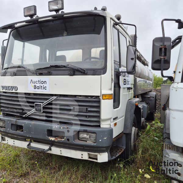 Volvo FL6 with milk tank