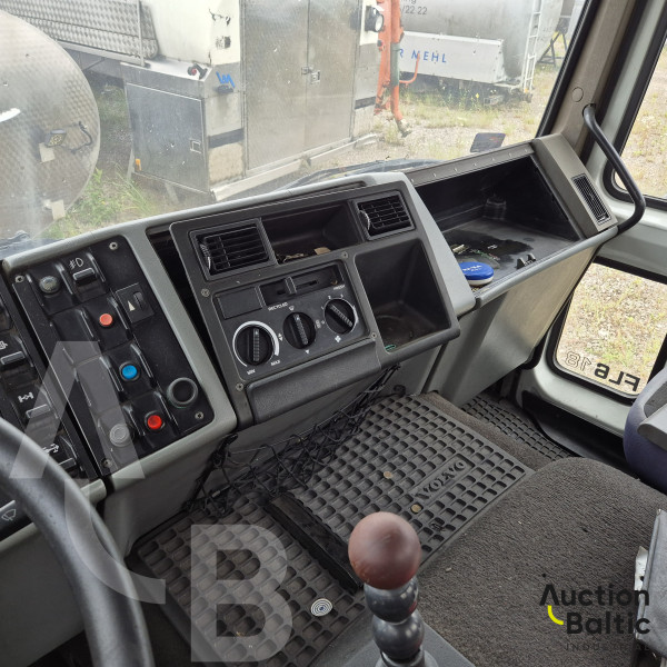 Volvo FL6 with milk tank