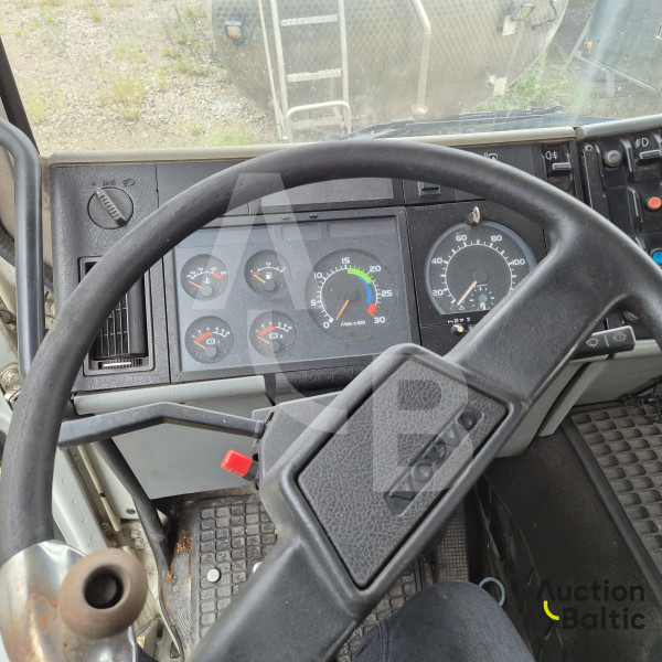 Volvo FL6 with milk tank