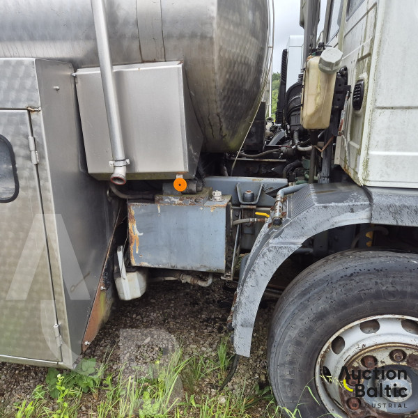 Volvo FL6 with milk tank