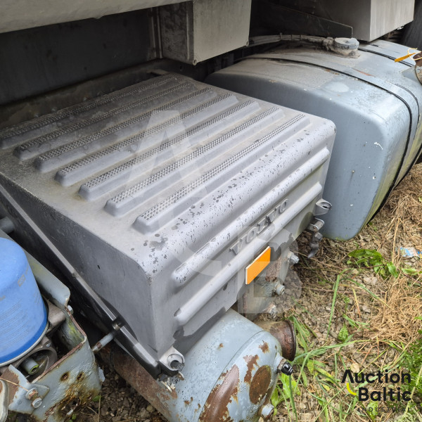 Volvo FL6 with milk tank