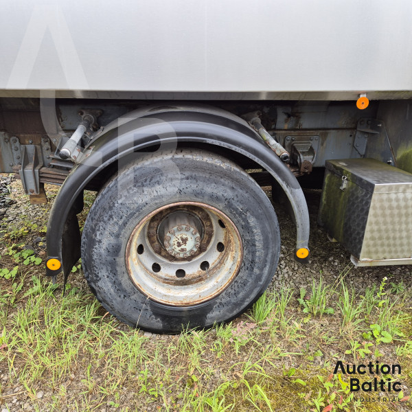 Volvo FL6 with milk tank