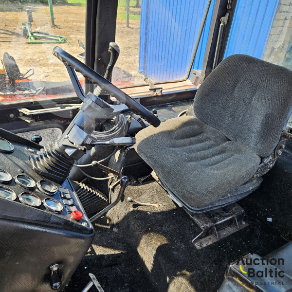 Belarus MTZ 952 +  Quicke Q760