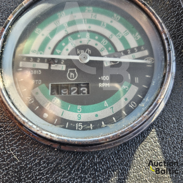 Belarus MTZ 952 +  Quicke Q760