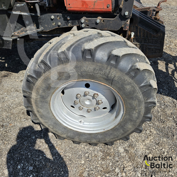 Belarus MTZ 952 +  Quicke Q760