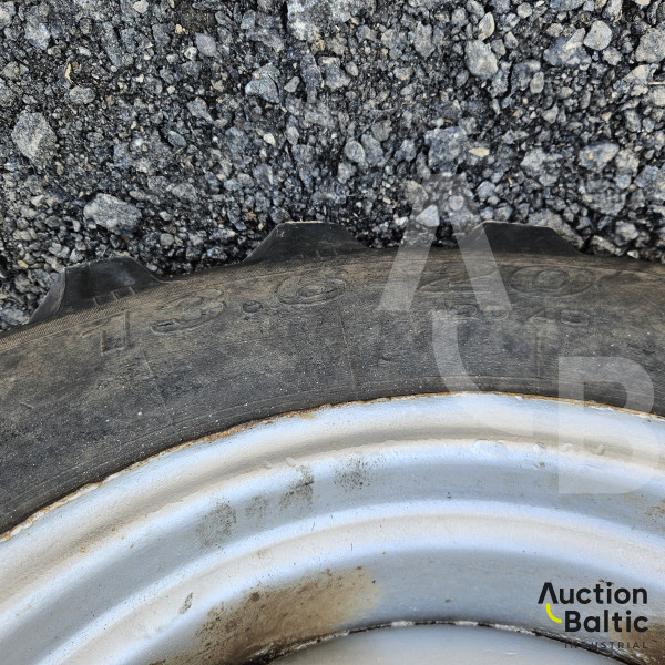 Belarus MTZ 952 +  Quicke Q760