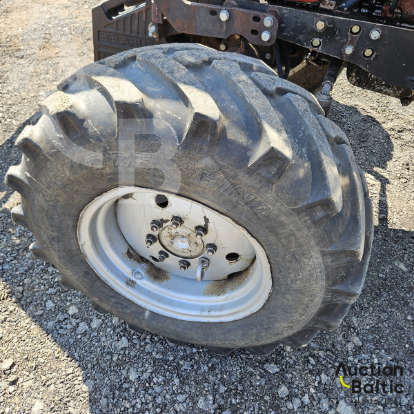 Belarus MTZ 952 +  Quicke Q760