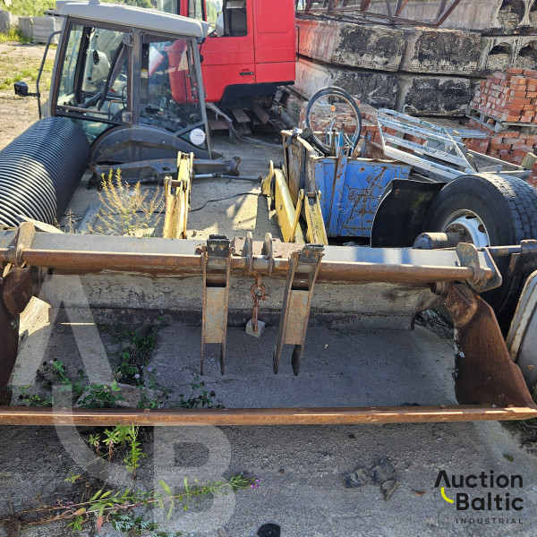 New Holland Loader boom