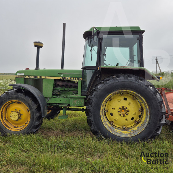 John Deere 3040