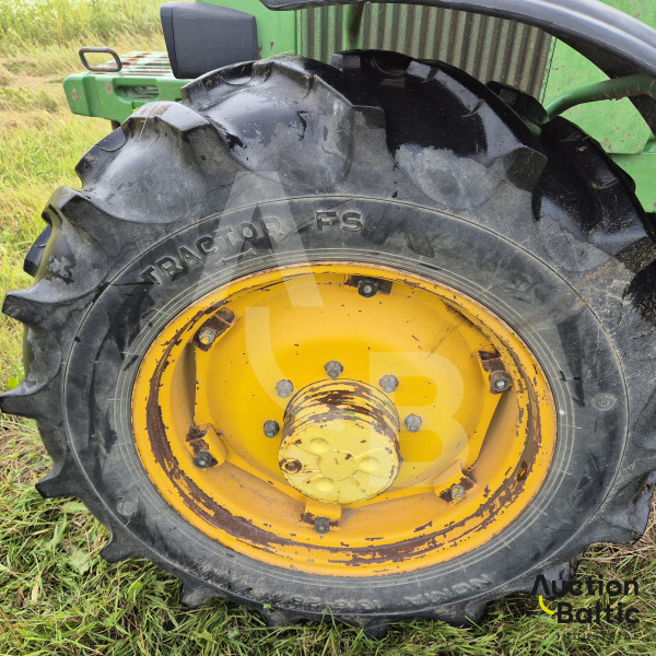 John Deere 3040