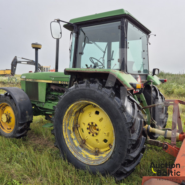 John Deere 3040
