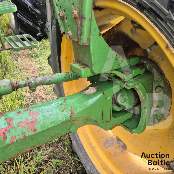 John Deere 3040