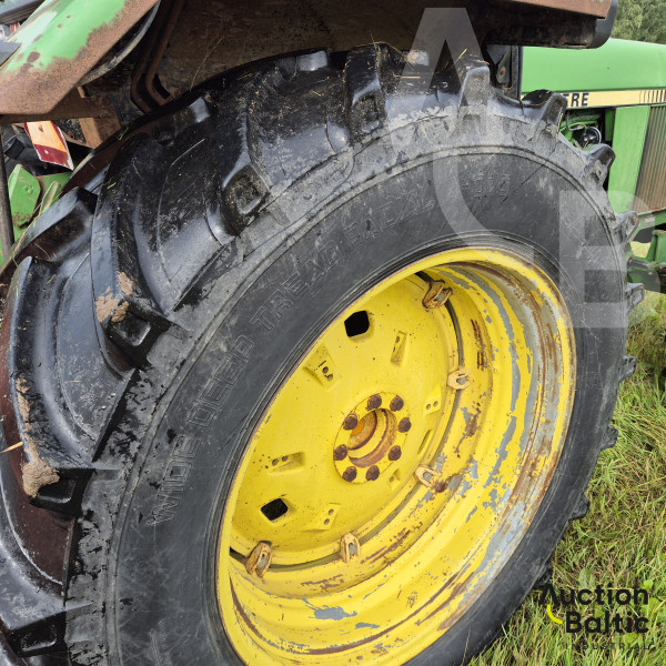 John Deere 3040