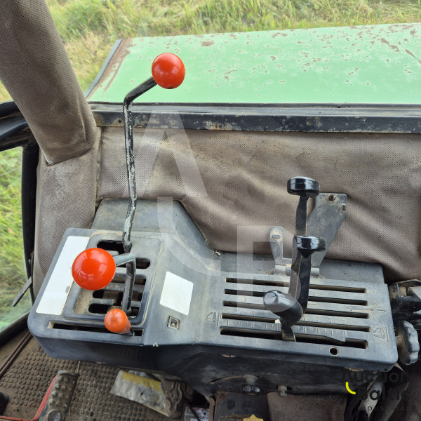 John Deere 3040