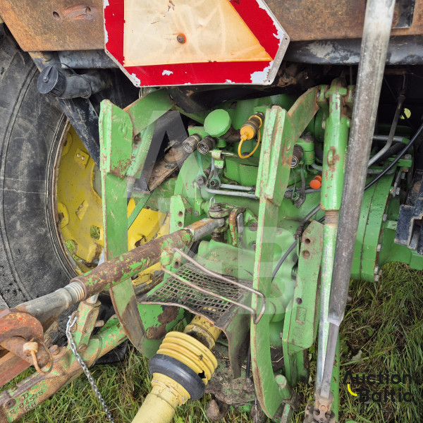 John Deere 3040
