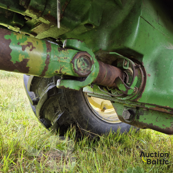 John Deere 3040
