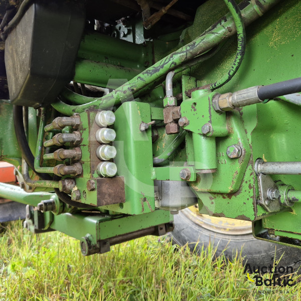 John Deere 3040