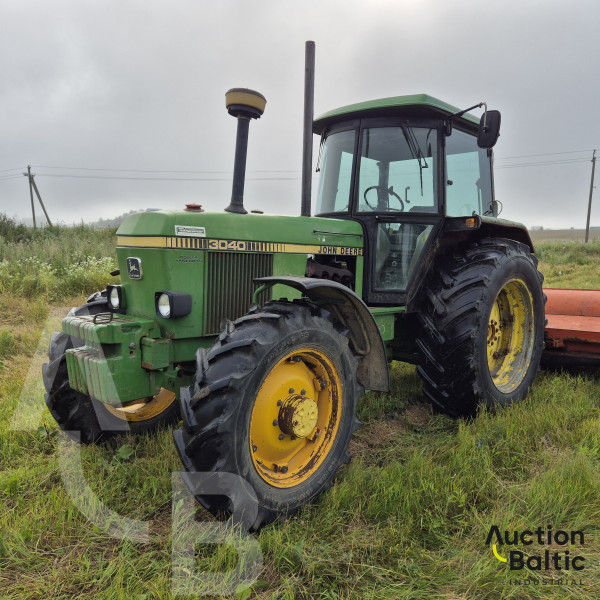 John Deere 3040