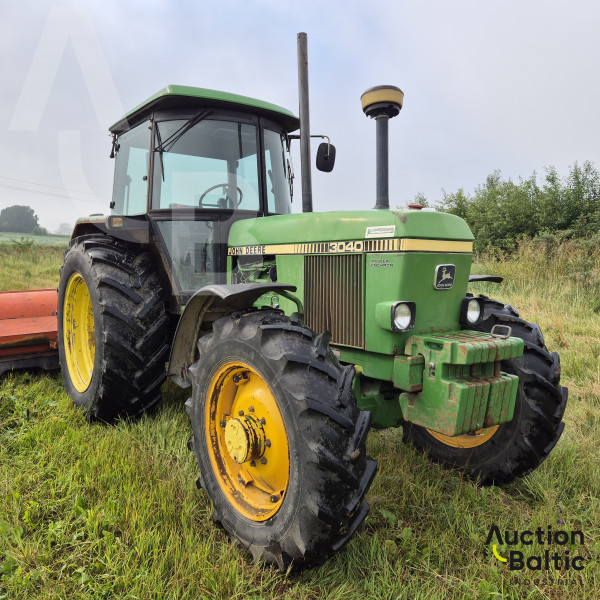 John Deere 3040