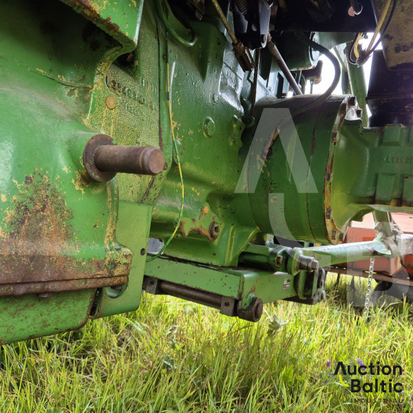 John Deere 3040