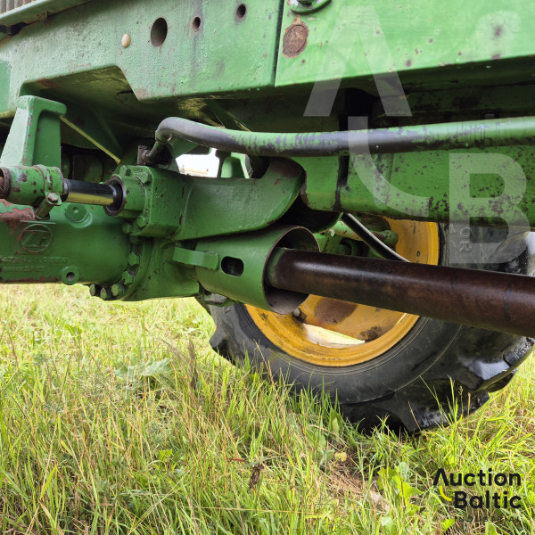 John Deere 3040
