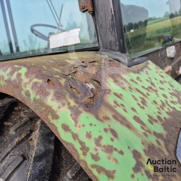 John Deere 3140