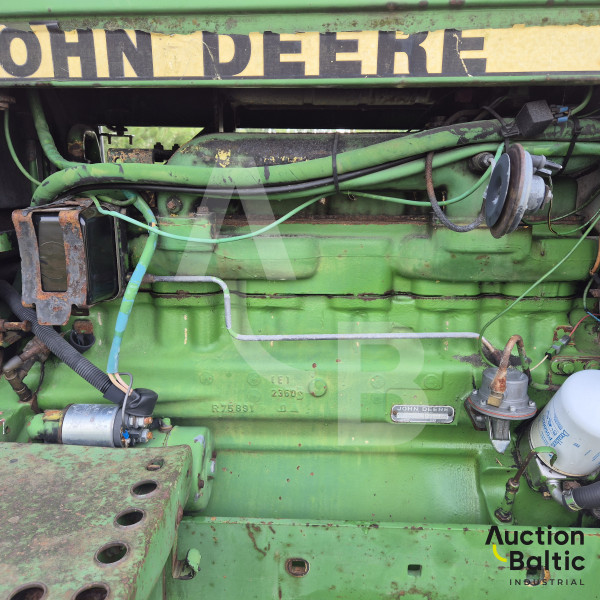 John Deere 3140