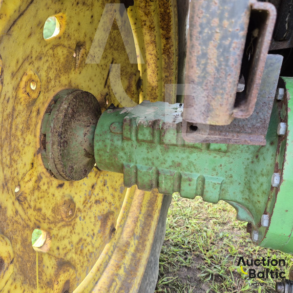John Deere 3140
