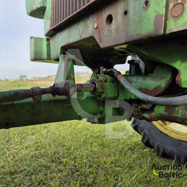 John Deere 3140