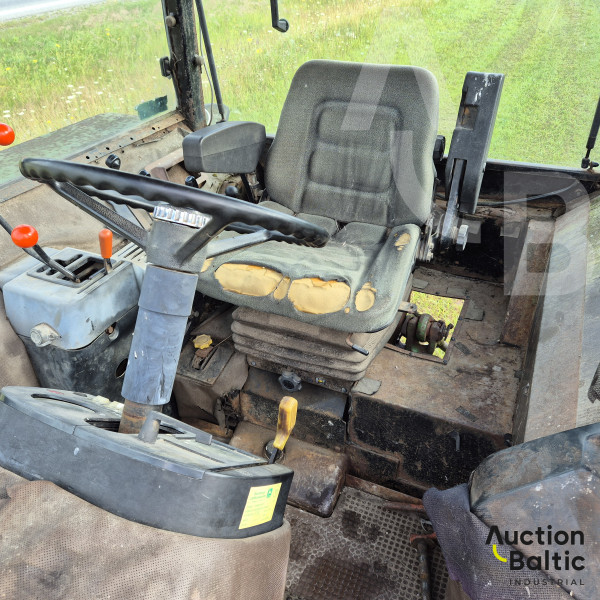 John Deere 3140