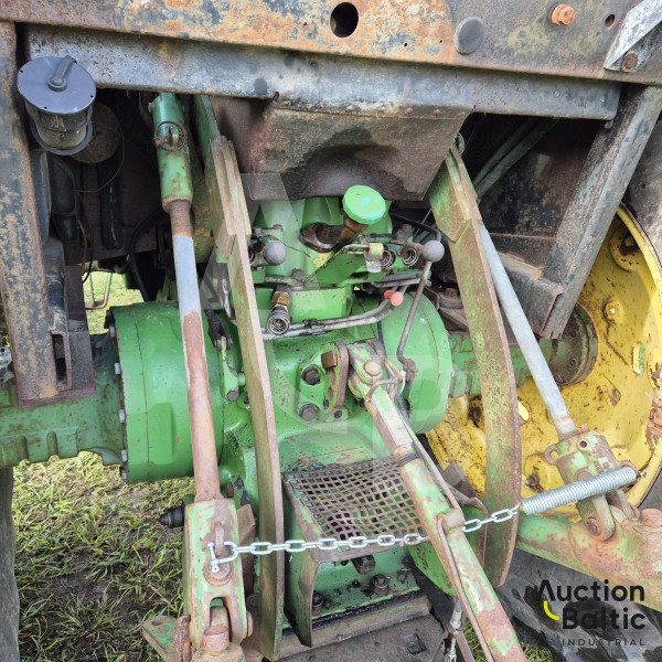 John Deere 3140
