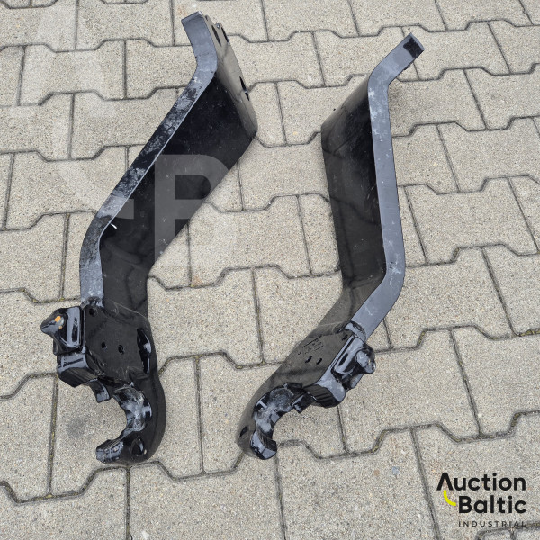 Front linkage arms Case