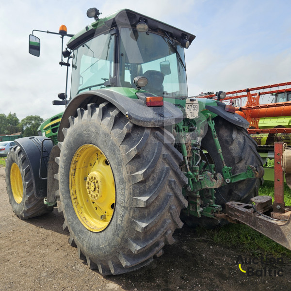 John Deere 7830
